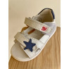Sandalia piel blanca de Garvalin con estrella azul