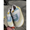 Deportiva de Blanditos tricolor amarillo