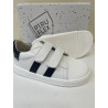 Deportivo Piruflex respetuoso blanco lineas azules