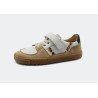 Deportiva Blanditos detalles arena y animal print 