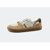 Deportiva Blanditos detalles arena y animal print