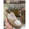 Deportiva Blanditos detalles arena y animal print