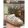 Deportiva Blanditos detalle arena y animal print