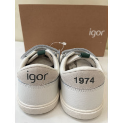 Deportivo Barefoot en piel blanco y detalles verde