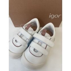 Deportivo Barefoot en piel blanco y detalles rosa