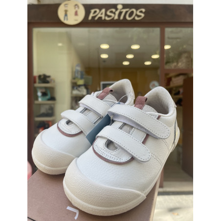 Deportivo Barefoot en piel blanco y detalles rosa