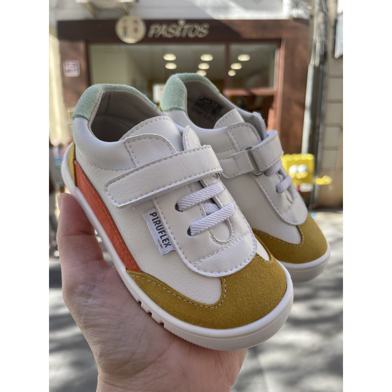 Deportivo Piruflex detalles amarillo y naranja