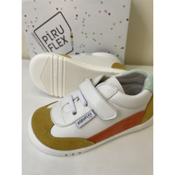 Deportivo Piruflex detalles amarillo y naranja