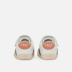 Deportiva respetuosa Mustang detalle kaki