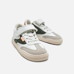 Deportivas respetuosas Mustang blanca detalle kaki