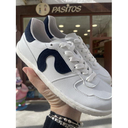 Deportivo napa blanca combinado con marino