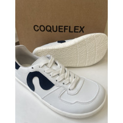 Deportivo napa blanca combinado con marino