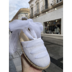 Esparteña de lino blanco con lazada de tull