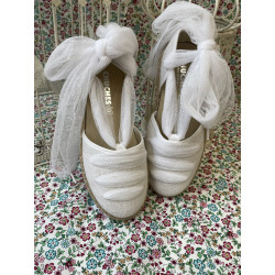 Esparteña de lino blanco con lazada de tull