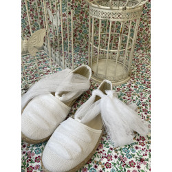 Esparteña de lino blanco con lazada de tull