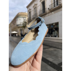 Bailarina de serraje con ondas azul empolvado