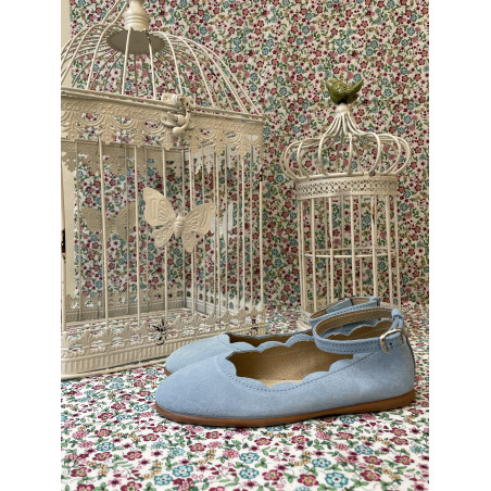 Bailarina de serraje con ondas azul empolvado