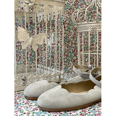 Bailarina de serraje con ondas verde abbey