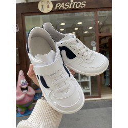 Deportivo napa blanca combinado con marino