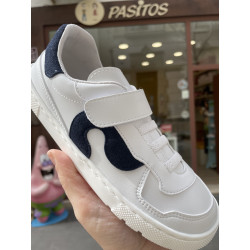 Deportivo napa blanca combinado con marino