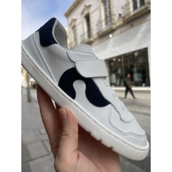 Deportivo napa blanca combinado con marino