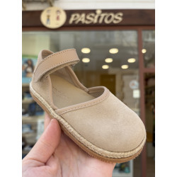 Esparteña respetuosa de Blanditos ante beig