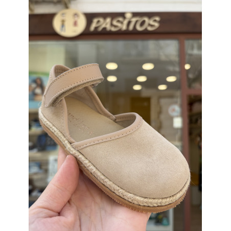 Esparteña respetuosa de Blanditos ante beig