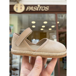 Esparteña respetuosa de Blanditos ante beig