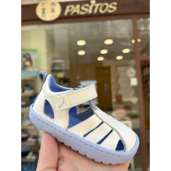 Sandalia blanca combinada celeste de Blanditos