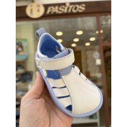 Sandalia blanca combinada celeste de Blanditos