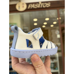 Sandalia blanca combinada celeste de Blanditos