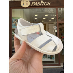 Sandalia blanca con velcro de Blanditos
