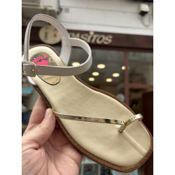 Sandalia dorada y blanca Pablosky clásica