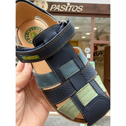 Sandalia combinada en azules y verdes de Pablosky