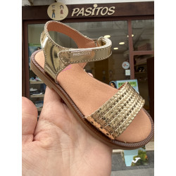 Sandalia dorada Pablosky clásica