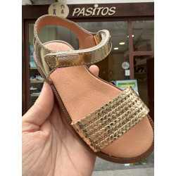 Sandalia dorada Pablosky clásica