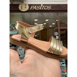 Sandalia dorada Pablosky clásica