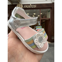 Sandalia Barefoot Pablosky detalle flor en pala