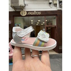 Sandalia Barefoot Pablosky detalle flor en pala