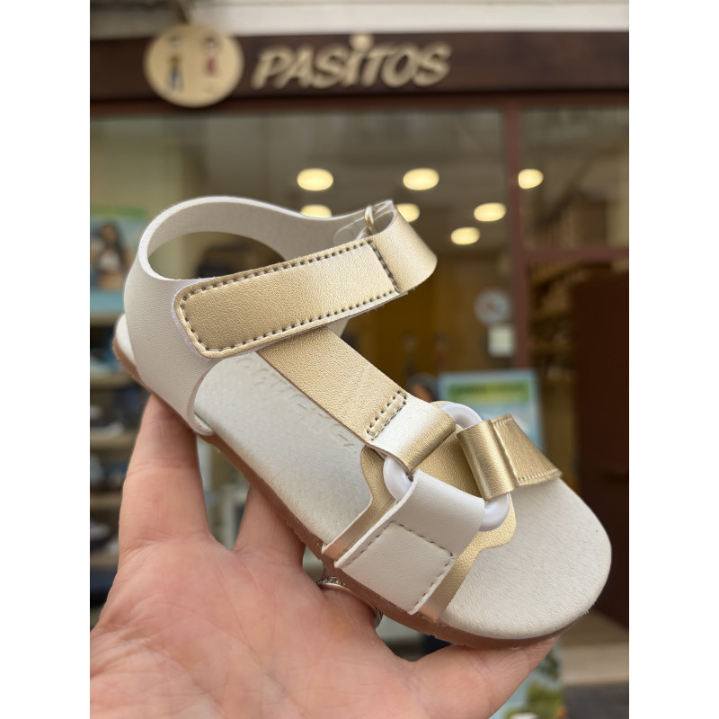 Sandalia respetuosa de Coqueflex blanca y oro
