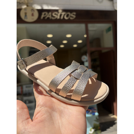 Sandalia Zapy respetuosa dorada