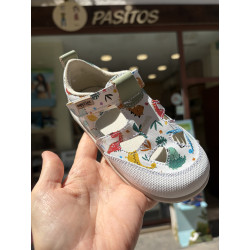 Sandalia Zapy respetuosa dinos estampadas 