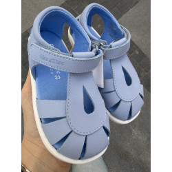 Sandalia azul de Blanditos tipo retro