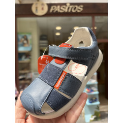 Sandalia Biomecanics azul puntera cerrada