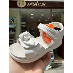 Sandalia Biomecanics blanca pala con detalle lazo