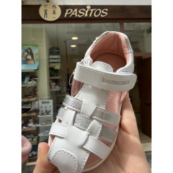 Sandalia respetuosa blanca con gliter plata