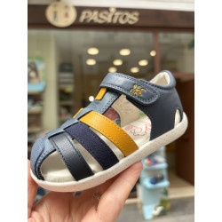 Sandalia respetuosa casual combinada azul-mostaza