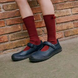 Colegial barefoot Pablosky marino