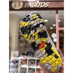 Deportiva Saguaro gris y amarilla