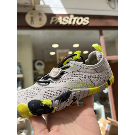 Deportiva Saguaro gris y amarillo junior